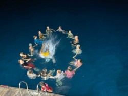 atelier yoga diamant et apnee meditative - baie de sataya - cercle dans l'eau